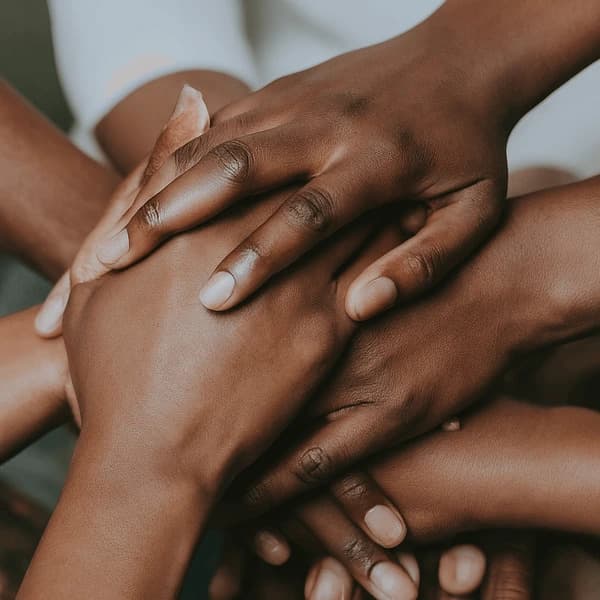 Sousou circle members on mobile